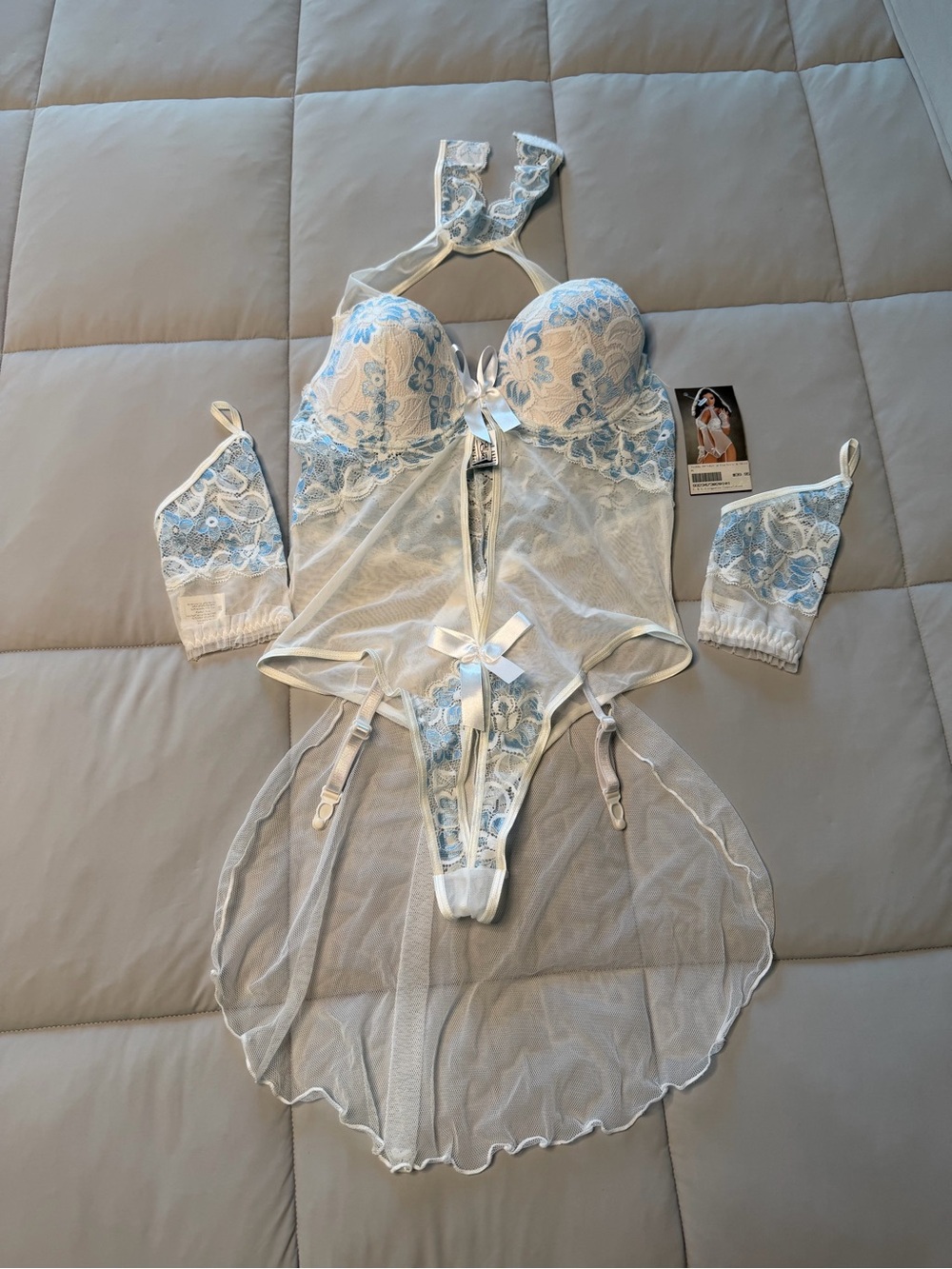 The Escante Collection Teddy Bridal w/ Gloves Women’s Size M White Baby Blue NWT